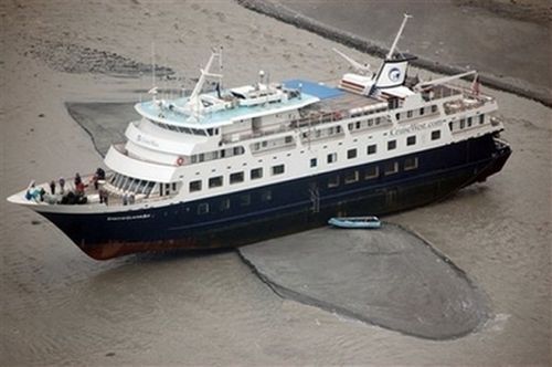 APTOPIX CRUISE SHIP GROUNDED APTOPIX CRUISE SHIP GROUNDED