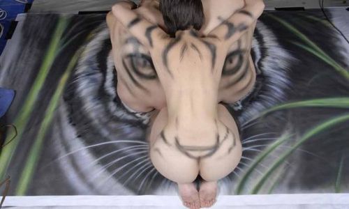3 SEDERI PER UNA TIGRE 3 SEDERI PER UNA TIGRE