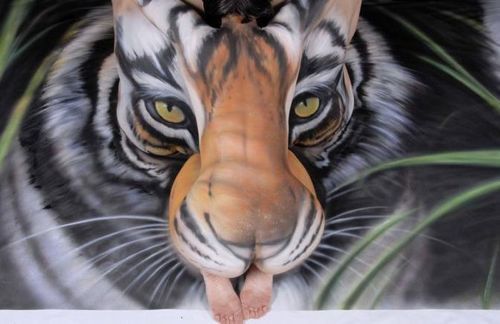3 SEDERI PER UNA TIGRE 3 SEDERI PER UNA TIGRE